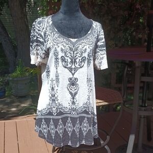 Vocal Black and White Graphic Tee Relaxed Fit